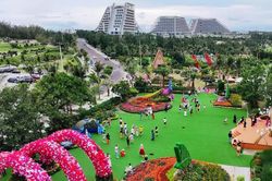 Đặc sắc lễ hội 'Ngàn hoa về phố biển' ở bán đảo Phương Mai