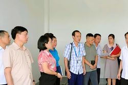 Điện Biên bố trí cán bộ y tế thường trực tại trường nội trú liên cấp
