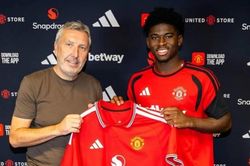 MU c&ocirc;ng bố t&acirc;n binh Carlos Baleba: Mảnh gh&eacute;p ho&agrave;n hảo cho HLV Michael Carrick