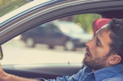 Công nghệ phát hiện tài xế mệt mỏi trên xe hiện đại hoạt động thế nào