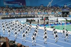 Robot hình người: Kỷ lục trên sân đấu, 'canh bạc' ngoài nhà xưởng