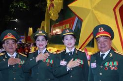Quân nhân chuyên nghiệp nghỉ hưu trước hạn tuổi sẽ hưởng lương hưu, trợ cấp thế nào?