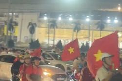 Nô nức xuống đường ăn mừng đội tuyển Việt Nam vô địch ASEAN Cup 2026