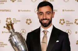 Bruno Fernandes bội thu danh hiệu cá nhân mùa giải 2025/2026