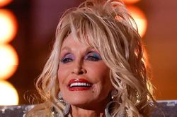 Huyền thoại Dolly Parton 'I will always love you' mất vì ung thư