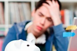 Kiếm 30-40 triệu đồng nhưng cuối th&aacute;ng vẫn bất an v&igrave; 'rỗng t&uacute;i'