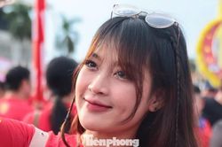 Những 'bóng hồng' gây xao xuyến trên sân Mỹ Đình