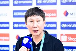 HLV Kim Sang-sik: Đội tuyển Việt Nam đ&atilde; gặp kh&oacute; khăn khi bị dẫn b&agrave;n
