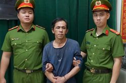 Đập tủ kính cướp vàng giữa ban ngày ở TPHCM