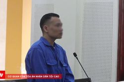 Cầm s&uacute;ng bắn vợ bạn v&igrave; m&acirc;u thuẫn b&igrave;a đất