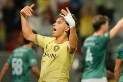 Ronaldo rời sân, Al Nassr thắng ngược khó tin trước Al Ettifaq