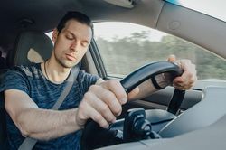 Ô tô hiện đại phát hiện tình trạng buồn ngủ của tài xế bằng cách nào?