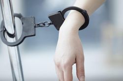 'B&agrave; tr&ugrave;m' đường d&acirc;y tội phạm sắm vai th&agrave;nh đạt, l&ocirc;i k&eacute;o lừa đảo đầu tư t&agrave;i ch&iacute;nh