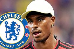 Chelsea giang tay đ&oacute;n Rashford, MU mừng thầm