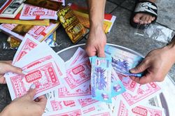 Rằm tháng 7 có nên đốt vàng mã không?
