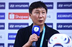HLV Kim Sang Sik: Tuyển Việt Nam viết n&ecirc;n trang sử