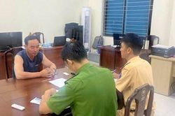 CSGT Công an TP Huế bắt đối tượng truy nã trên xe khách