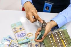 T&iacute;n dụng tăng nhanh, ng&acirc;n h&agrave;ng đối mặt &aacute;p lực nguồn vốn