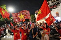 Biển người 'đi b&atilde;o' ăn mừng chức v&ocirc; địch ASEAN Cup 2026 tại Thủ đ&ocirc;