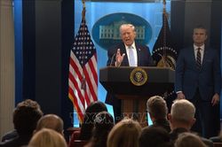 Tổng thống Trump thông báo về Hormuz, cảnh báo về chính sách 'không khoan nhượng'