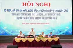 Đối thoại, th&aacute;o gỡ vướng mắc về ch&iacute;nh s&aacute;ch lao động, bảo hiểm
