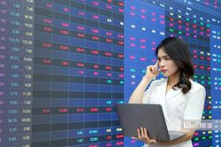 VN-Index hướng tới 1.800 điểm, &aacute;p lực b&aacute;n bắt đầu lộ diện