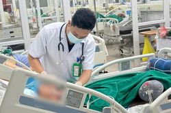 Người đàn ông 54 tuổi đột ngột mất ý thức sau sốt cao, đau đầu