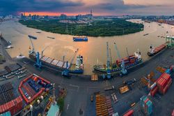 Chuyển đổi số logistics: Giảm chi ph&iacute; nhưng c&ograve;n nhiều n&uacute;t thắt ph&aacute;p l&yacute;