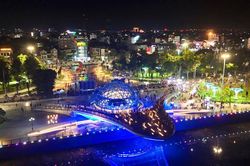 Bờ sông Trà Khúc 'biến hình' về đêm