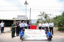 Hơn 2,5 tỷ đồng thắp sáng đường biên Tây Ninh: Ấm áp lòng dân