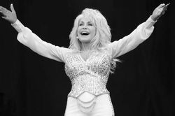 Huyền thoại Dolly Parton qua đời ở tuổi 80, người thân tiết lộ di nguyện