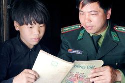 Lào Cai: Tuyên dương 'con nuôi Đồn Biên phòng' đỗ đại học