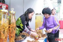 Doanh nghiệp sâm Ngọc Linh thu về hơn 600 triệu đồng tại hội chợ miền Trung - Tây Nguyên
