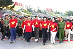 L&acirc;m Đồng huy động 30.000 người tham gia 'C&ugrave;ng Việt Nam tiến bước'