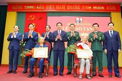 Đại tướng Phan Văn Giang: Huy hiệu Đảng l&agrave; sự ghi nhận cống hiến trọn đời của c&aacute;c đảng vi&ecirc;n l&atilde;o th&agrave;nh