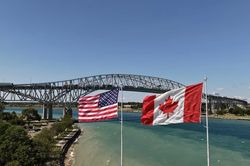Canada &aacute;p thuế trả đũa l&ecirc;n hơn 700 mặt h&agrave;ng Mỹ, chiến tranh thương mại với Washington leo thang
