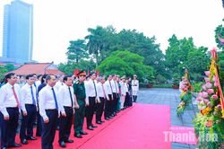 Đoàn đại biểu tỉnh Thanh Hóa dâng hương nhân dịp Quốc khánh 2/9