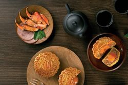 Thị trường bánh Trung thu: Doanh nghiệp tăng tốc, người tiêu dùng thận trọng