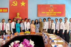 Xã Vĩnh Gia trao Huy hiệu Đảng đợt 2/9