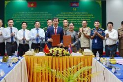 An Giang tiếp tục t&igrave;m kiếm, quy tập h&agrave;i cốt liệt sĩ tại Kampot