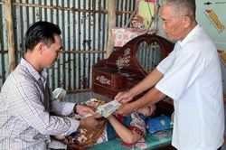 Cây Gõ huy động hơn 5 tỉ đồng giúp người khó khăn, làm cầu
