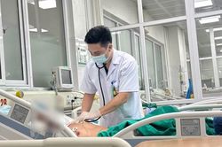 Cứu sống người đàn ông mắc bệnh Whitmore trong tình trạng nguy kịch