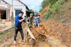 Bắc Ninh: Kịp thời xử l&yacute; sự cố ph&aacute;t sinh, gi&uacute;p người d&acirc;n ổn định đời sống sau mưa lũ
