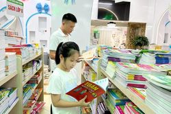 Bắc Ninh: Khan hiếm sách giáo khoa trước năm học mới