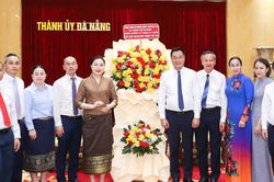 Tổng Lãnh sự Lào tại Đà Nẵng chúc mừng Quốc khánh 2/9