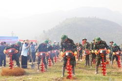 Người lính đồng hành cùng những mùa xanh
