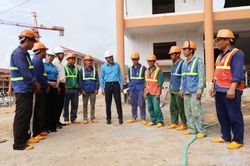 Thi đua lao động giỏi, năng suất cao, thu nhập tốt