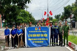 Đoàn Thanh niên Đội Chữa cháy và cứu nạn, cứu hộ khu vực 3 ra quân hưởng ứng Ngày cao điểm tình nguyện chung tay xây dựng nông thôn mới