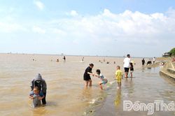 Biển Tân Thành thu hút khách từ những trải nghiệm bình dị