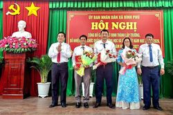 Xã Bình Phú công bố các quyết định thành lập trường và bổ nhiệm viên chức quản lý